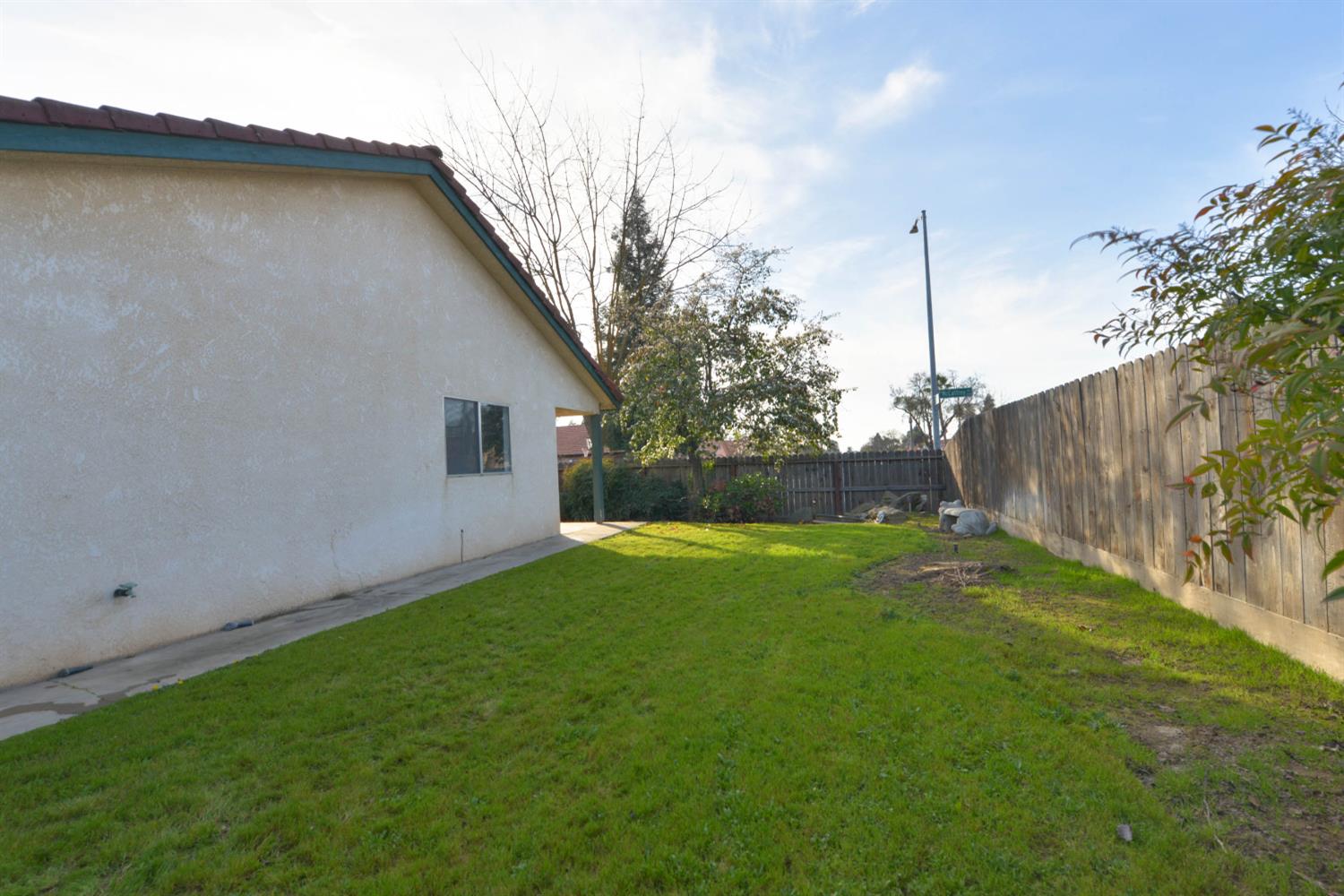 5572 W Sample Ave, Fresno, CA 93722