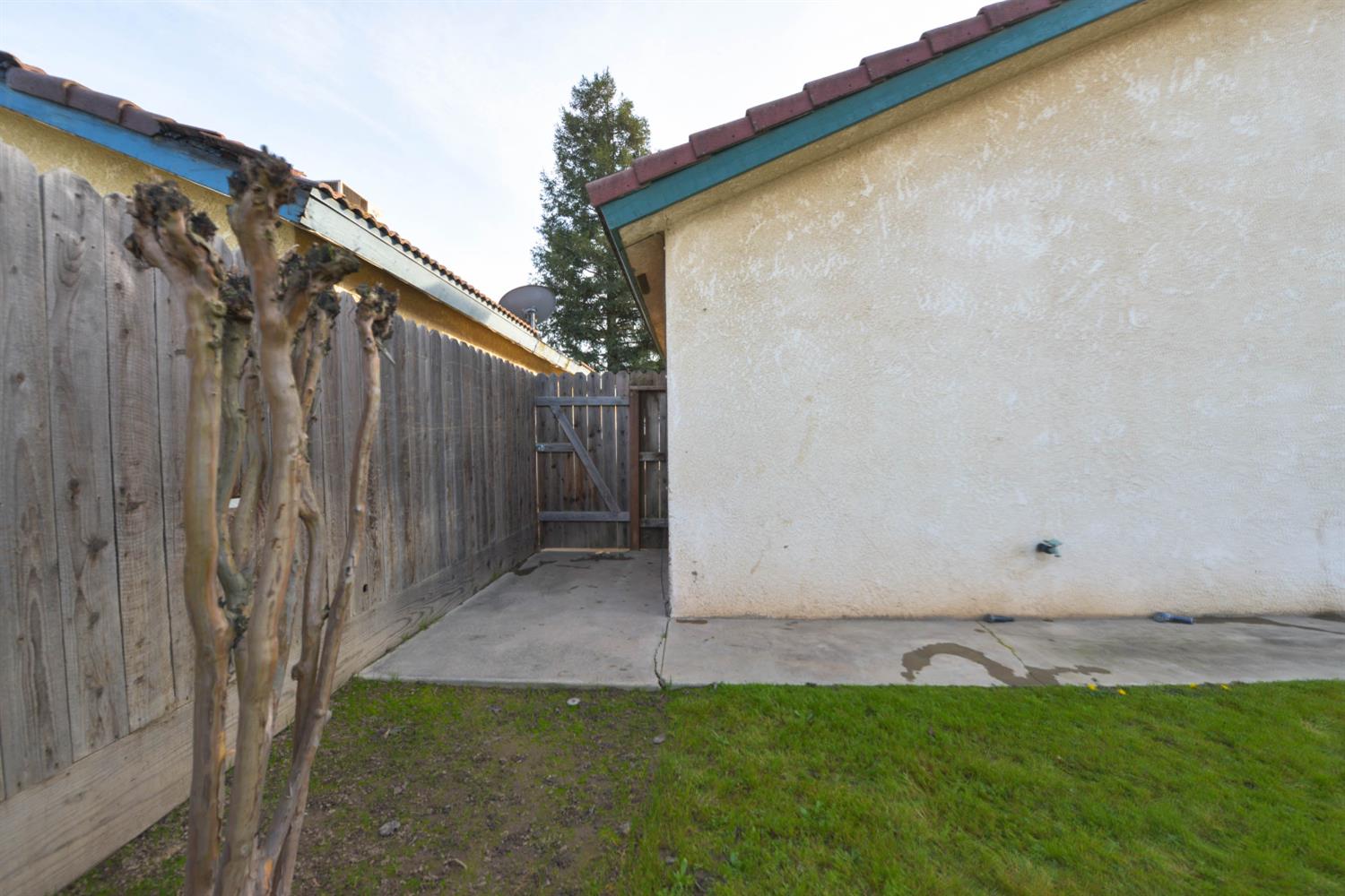 5572 W Sample Ave, Fresno, CA 93722