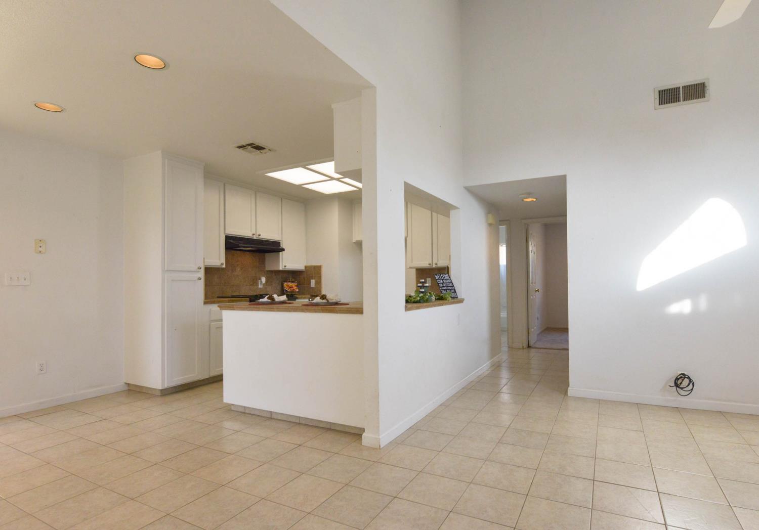 5572 W Sample Ave, Fresno, CA 93722