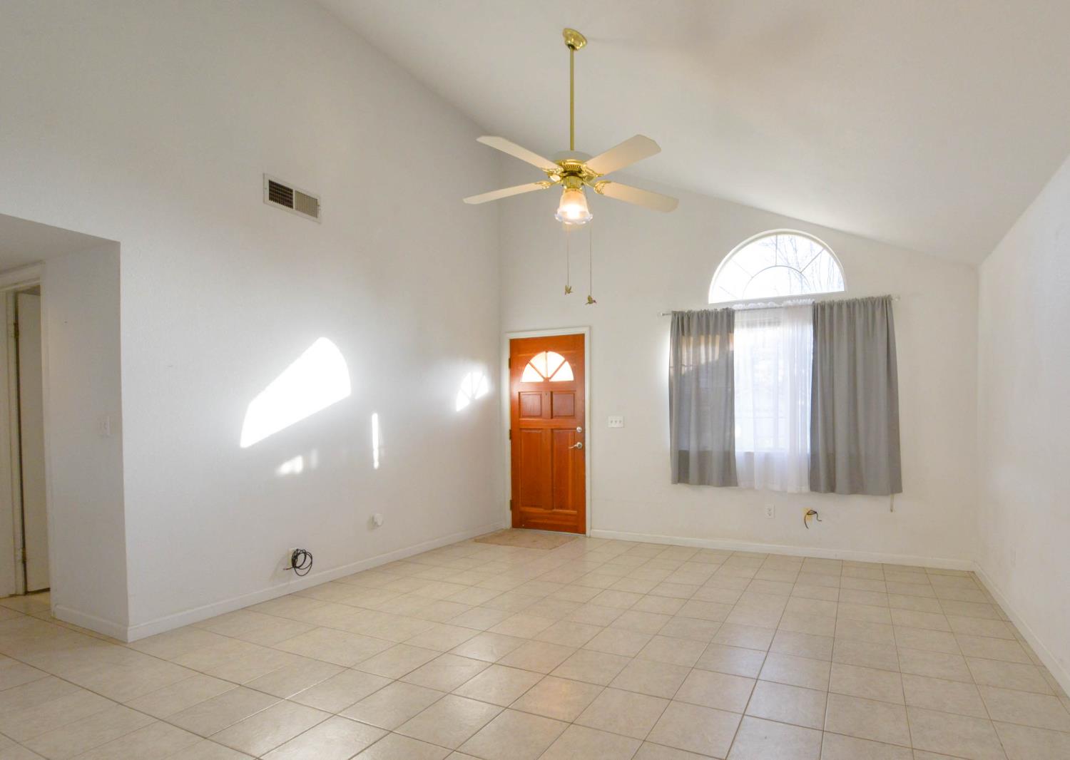 5572 W Sample Ave, Fresno, CA 93722