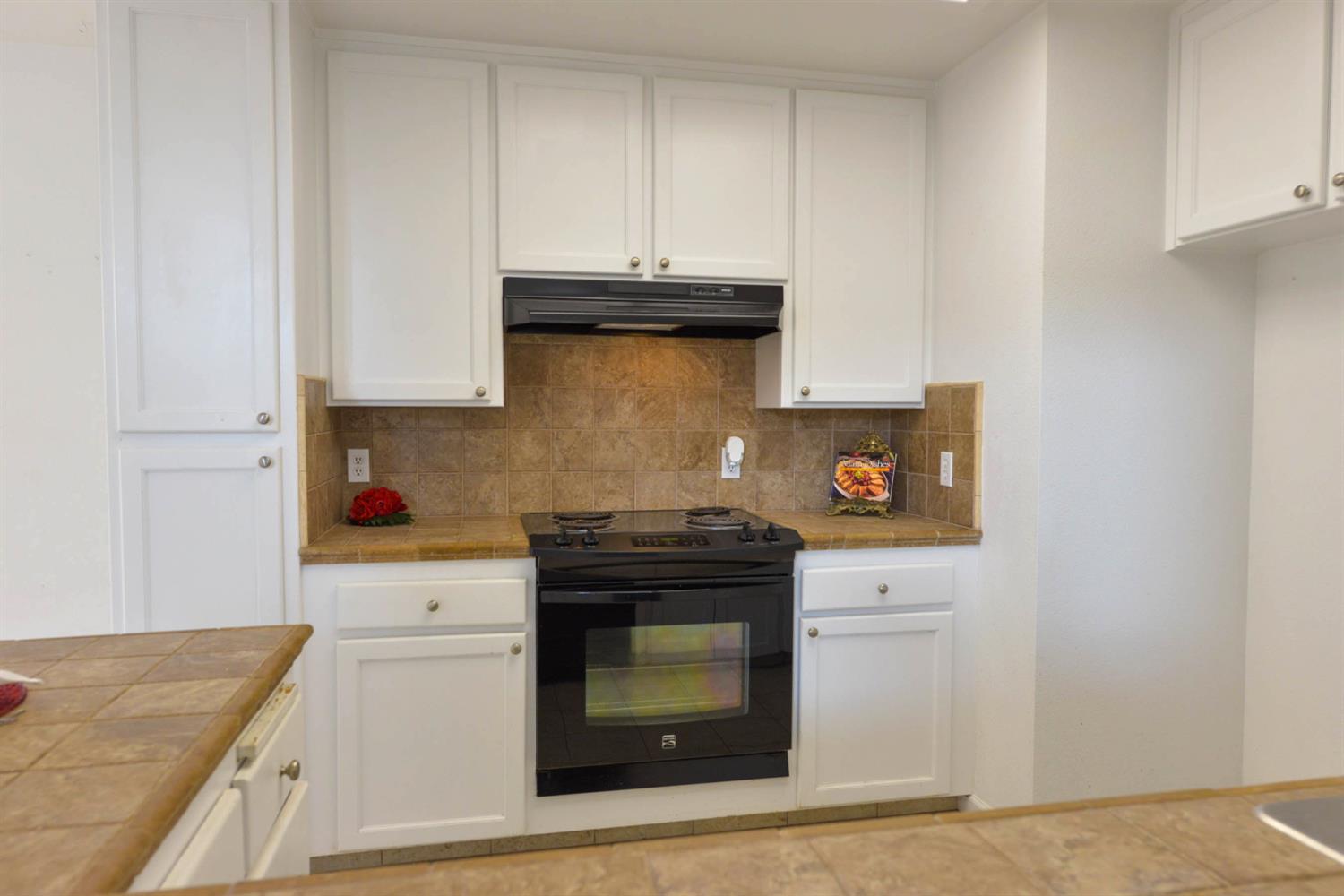 5572 W Sample Ave, Fresno, CA 93722