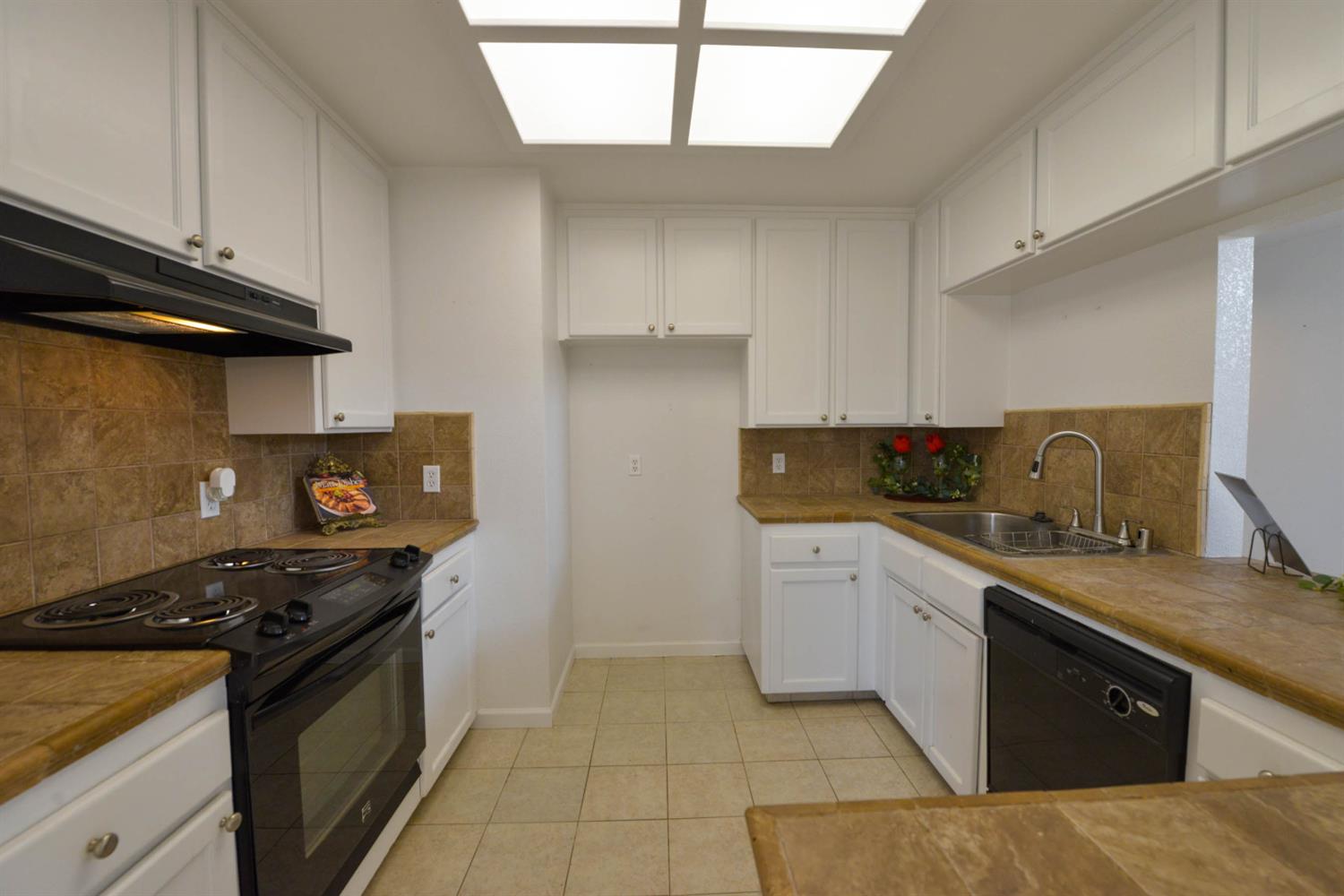 5572 W Sample Ave, Fresno, CA 93722