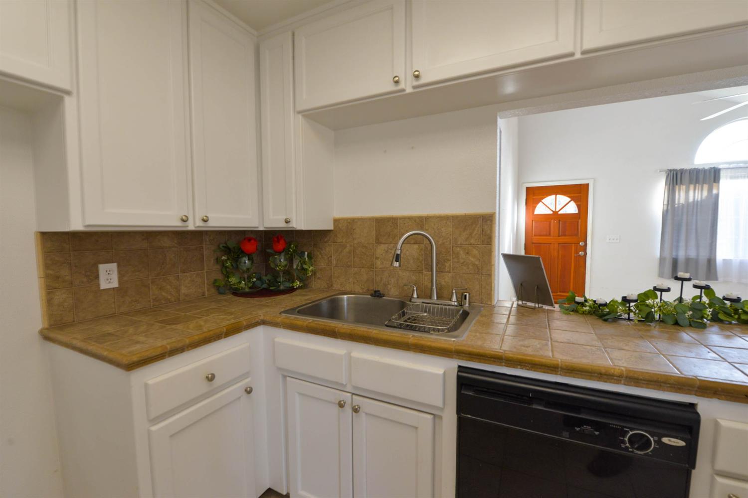 5572 W Sample Ave, Fresno, CA 93722