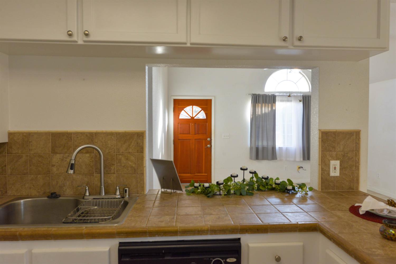 5572 W Sample Ave, Fresno, CA 93722