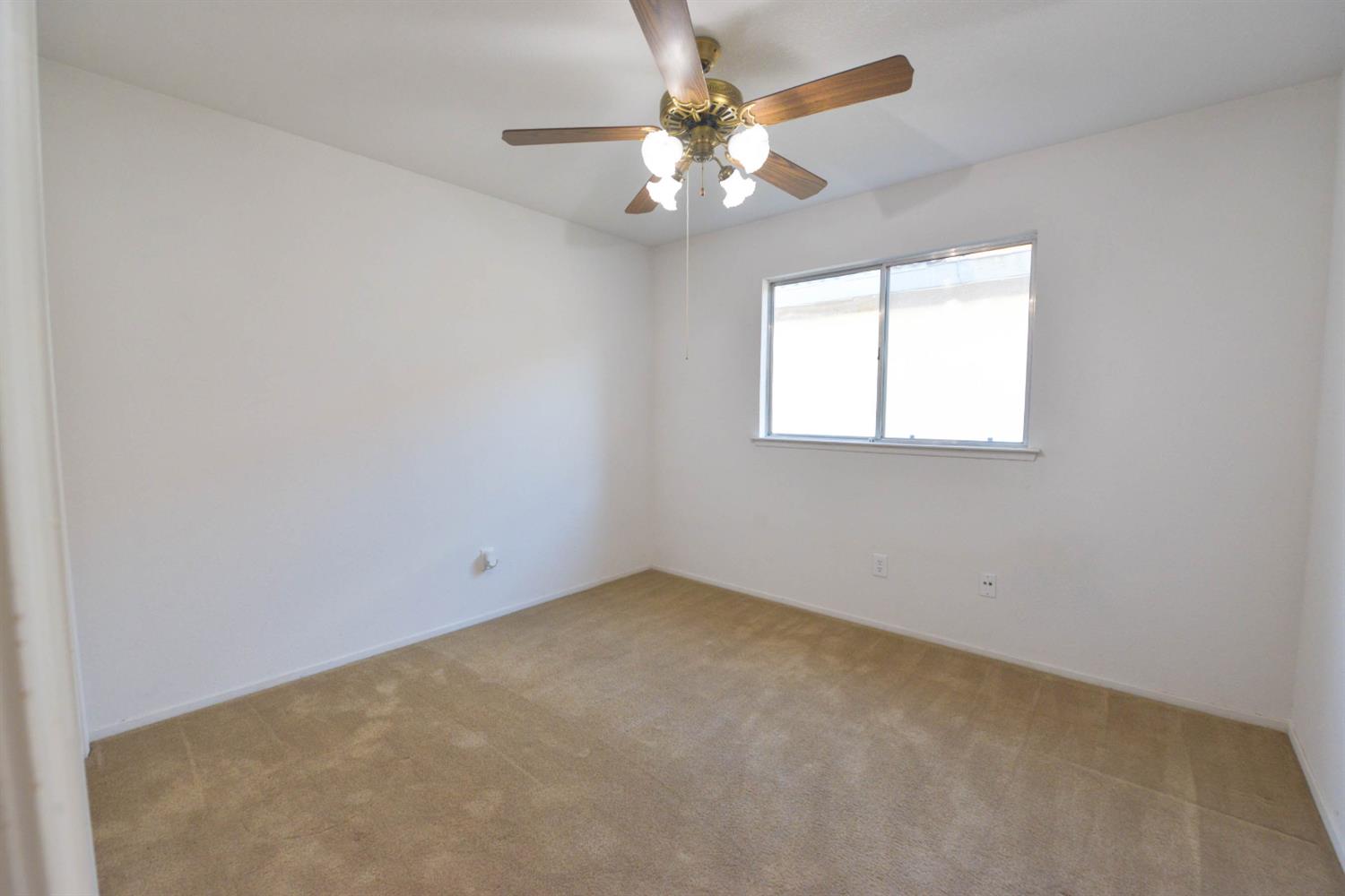 5572 W Sample Ave, Fresno, CA 93722