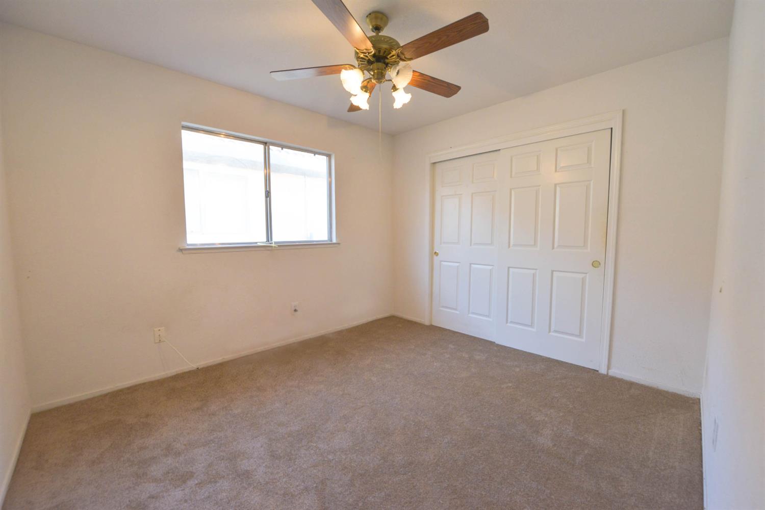 5572 W Sample Ave, Fresno, CA 93722