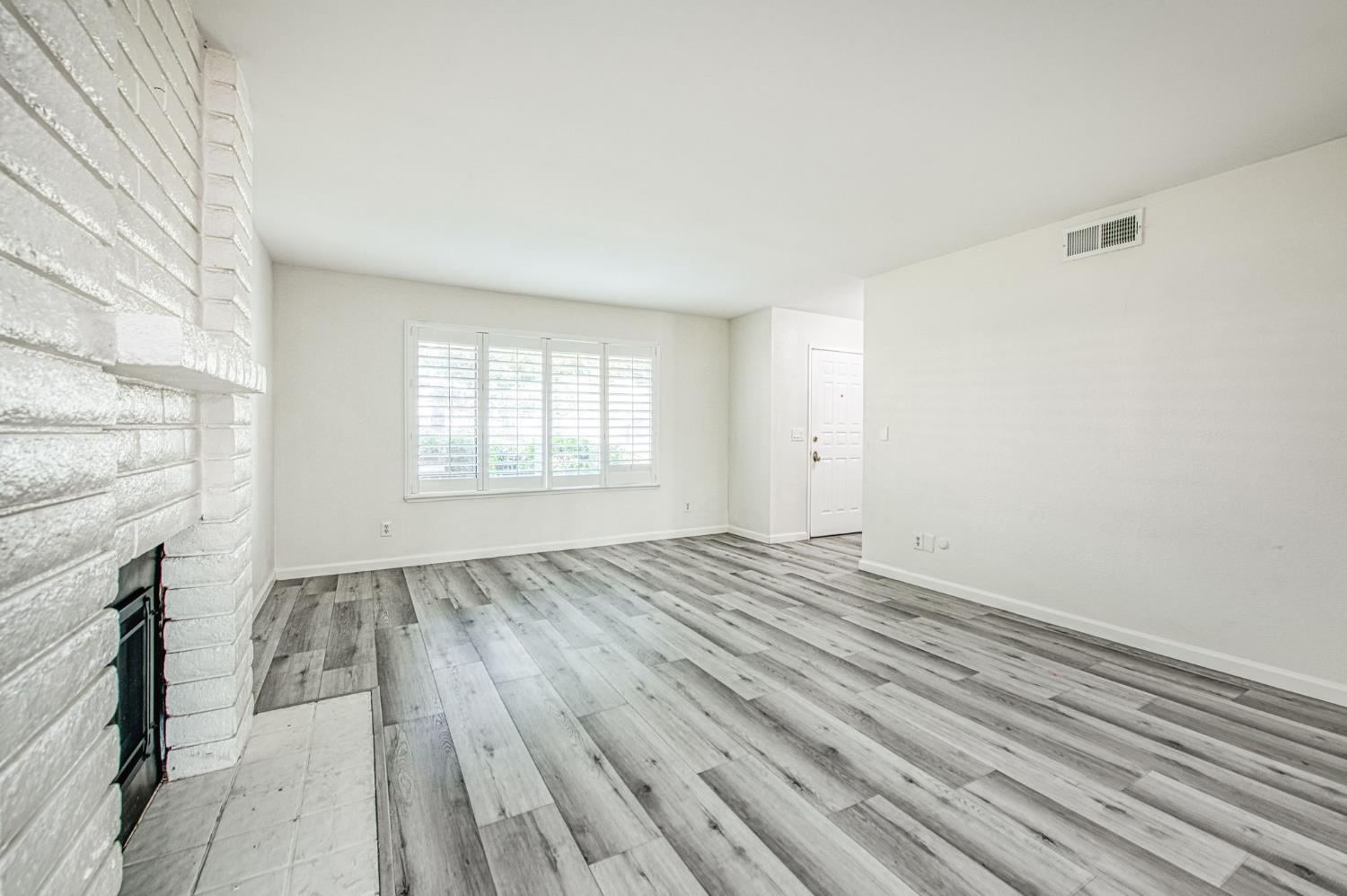 1957 W Santa Ana Ave, Fresno, CA 93705