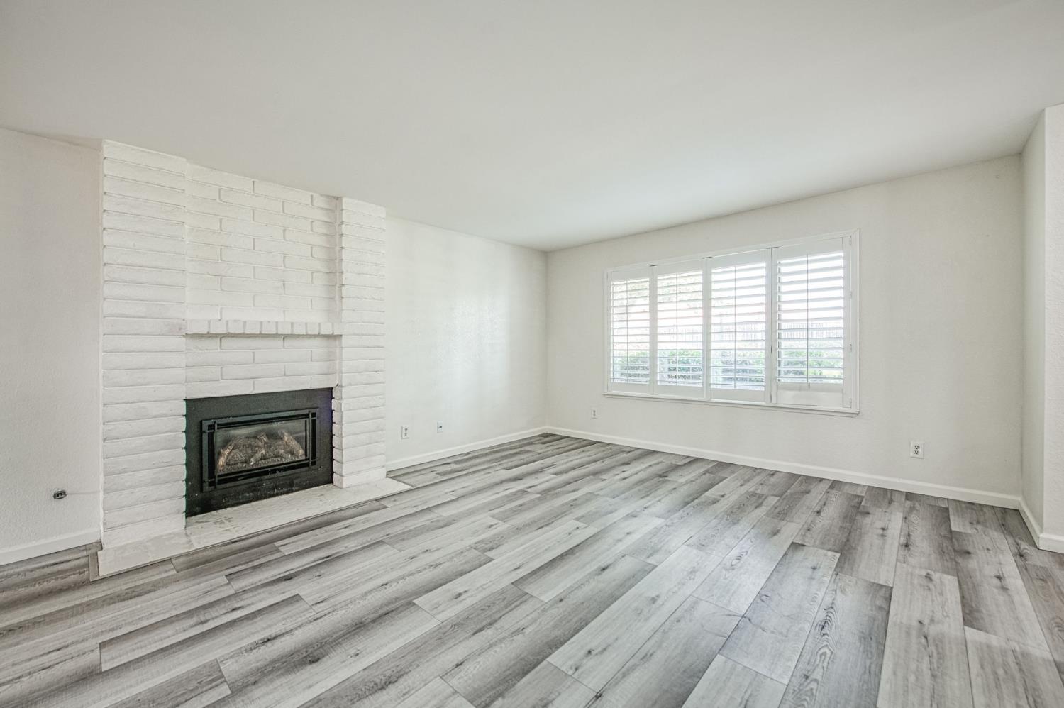 1957 W Santa Ana Ave, Fresno, CA 93705