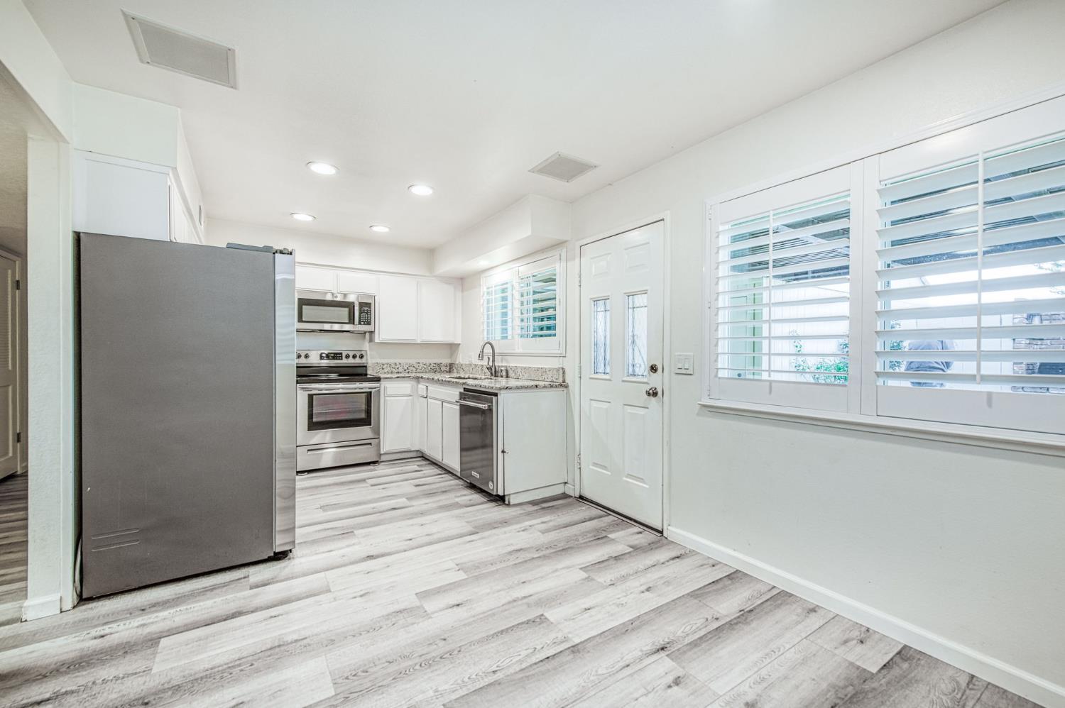 1957 W Santa Ana Ave, Fresno, CA 93705