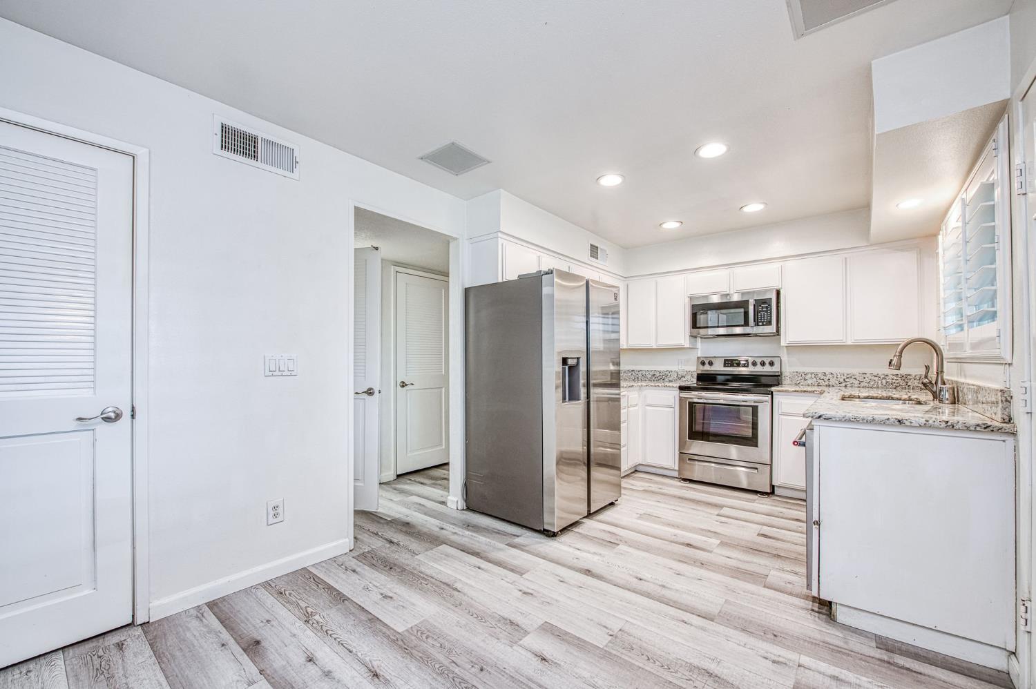 1957 W Santa Ana Ave, Fresno, CA 93705