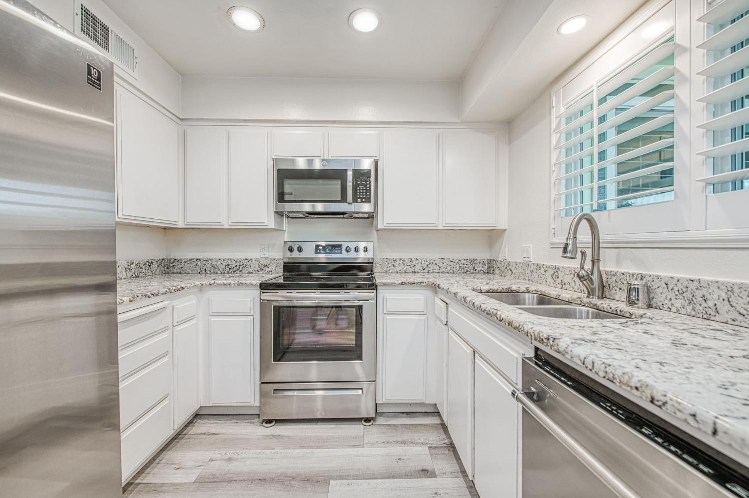 1957 W Santa Ana Ave, Fresno, CA 93705