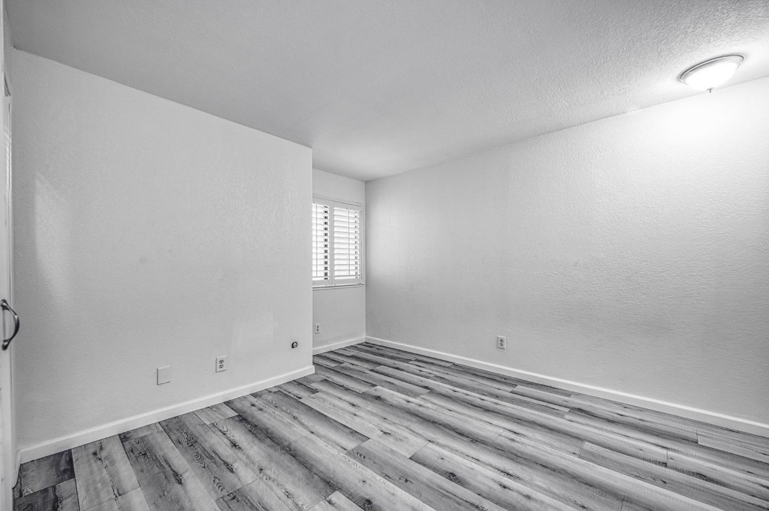 1957 W Santa Ana Ave, Fresno, CA 93705