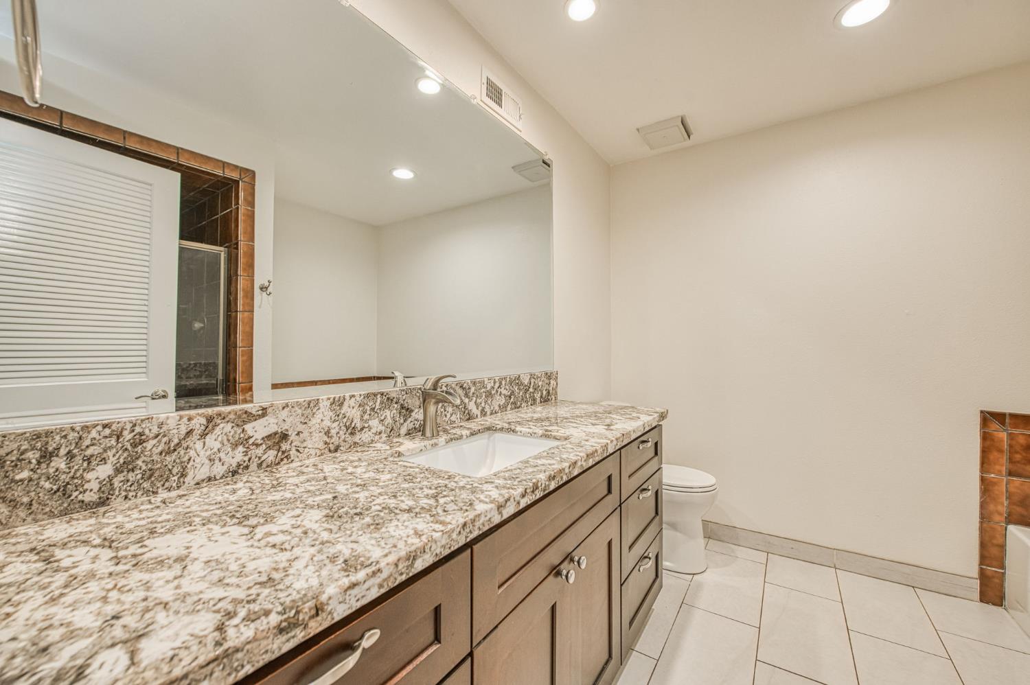 1957 W Santa Ana Ave, Fresno, CA 93705