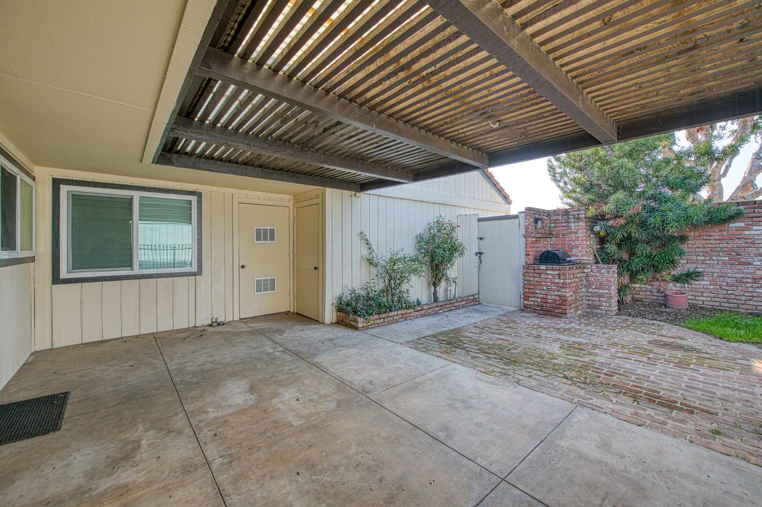 1957 W Santa Ana Ave, Fresno, CA 93705