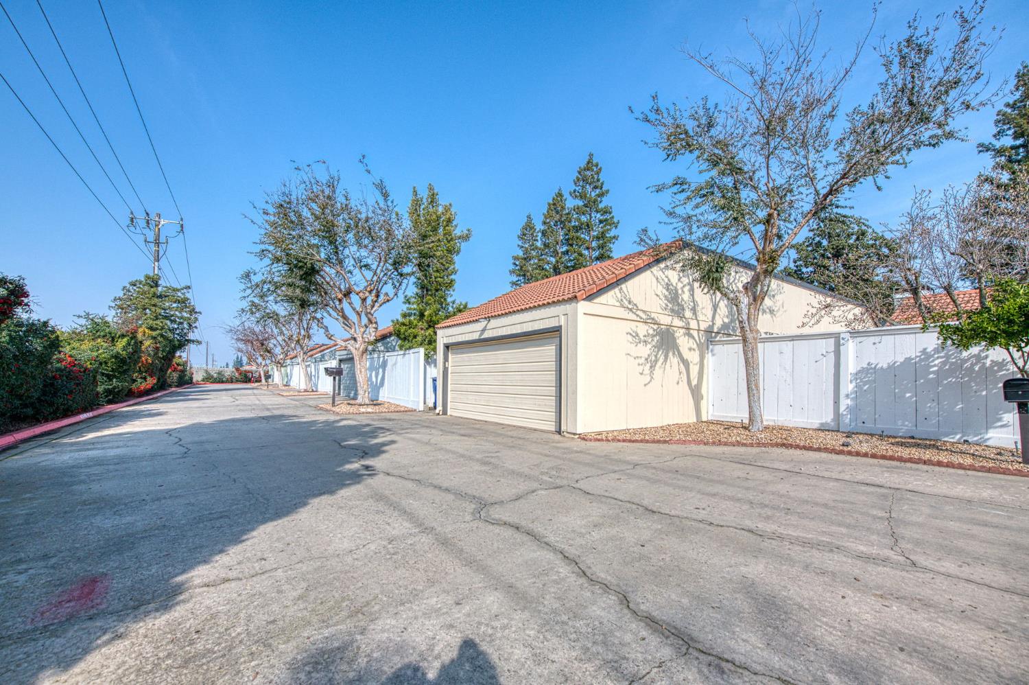 1957 W Santa Ana Ave, Fresno, CA 93705