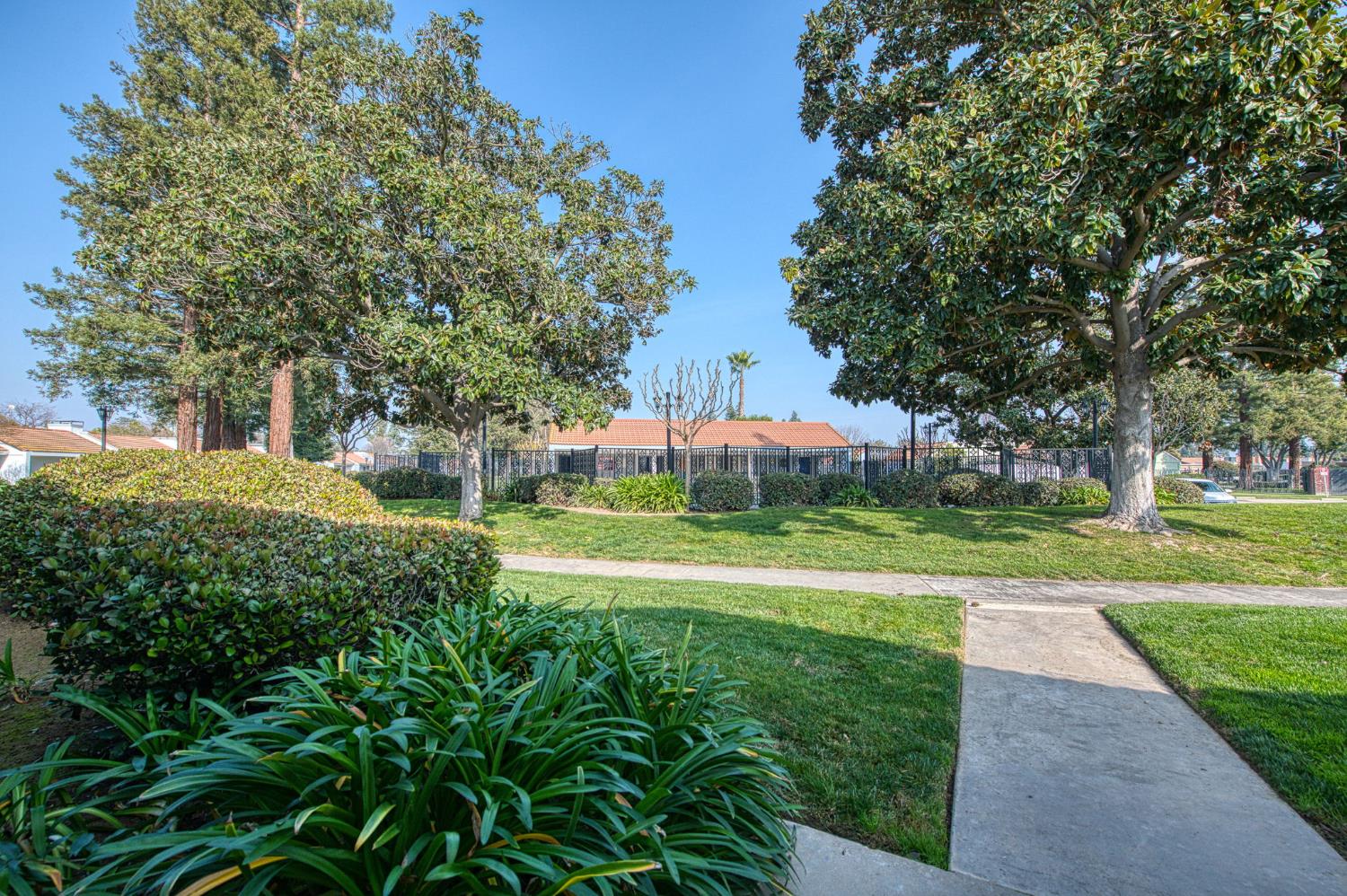 1957 W Santa Ana Ave, Fresno, CA 93705