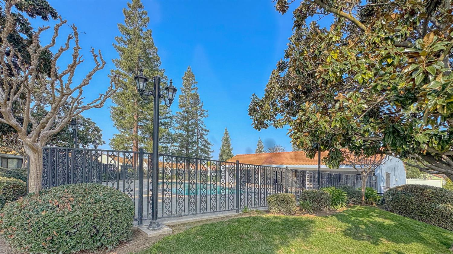 1957 W Santa Ana Ave, Fresno, CA 93705