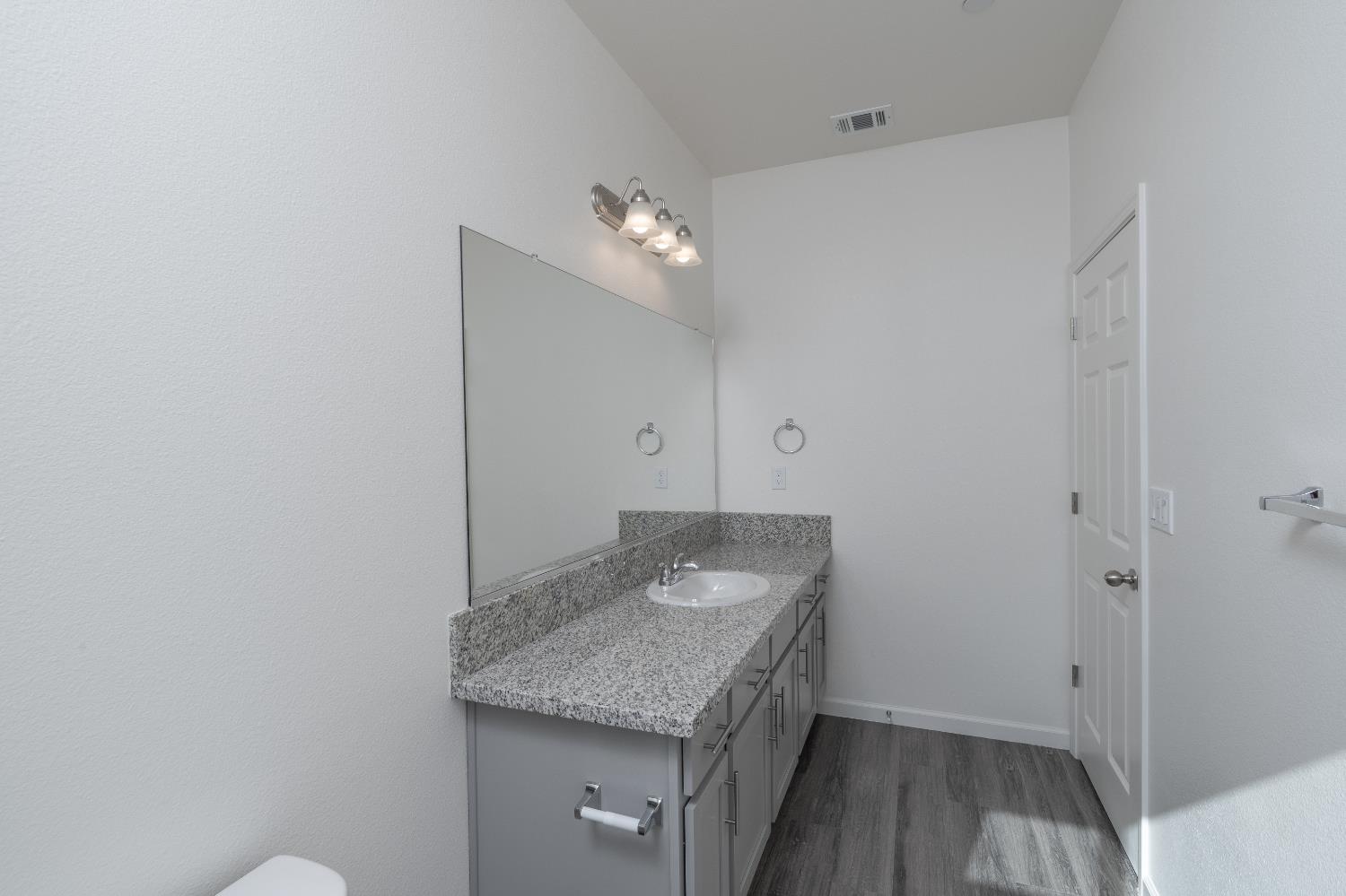 1212 E Orange St, Avenal, CA 93204