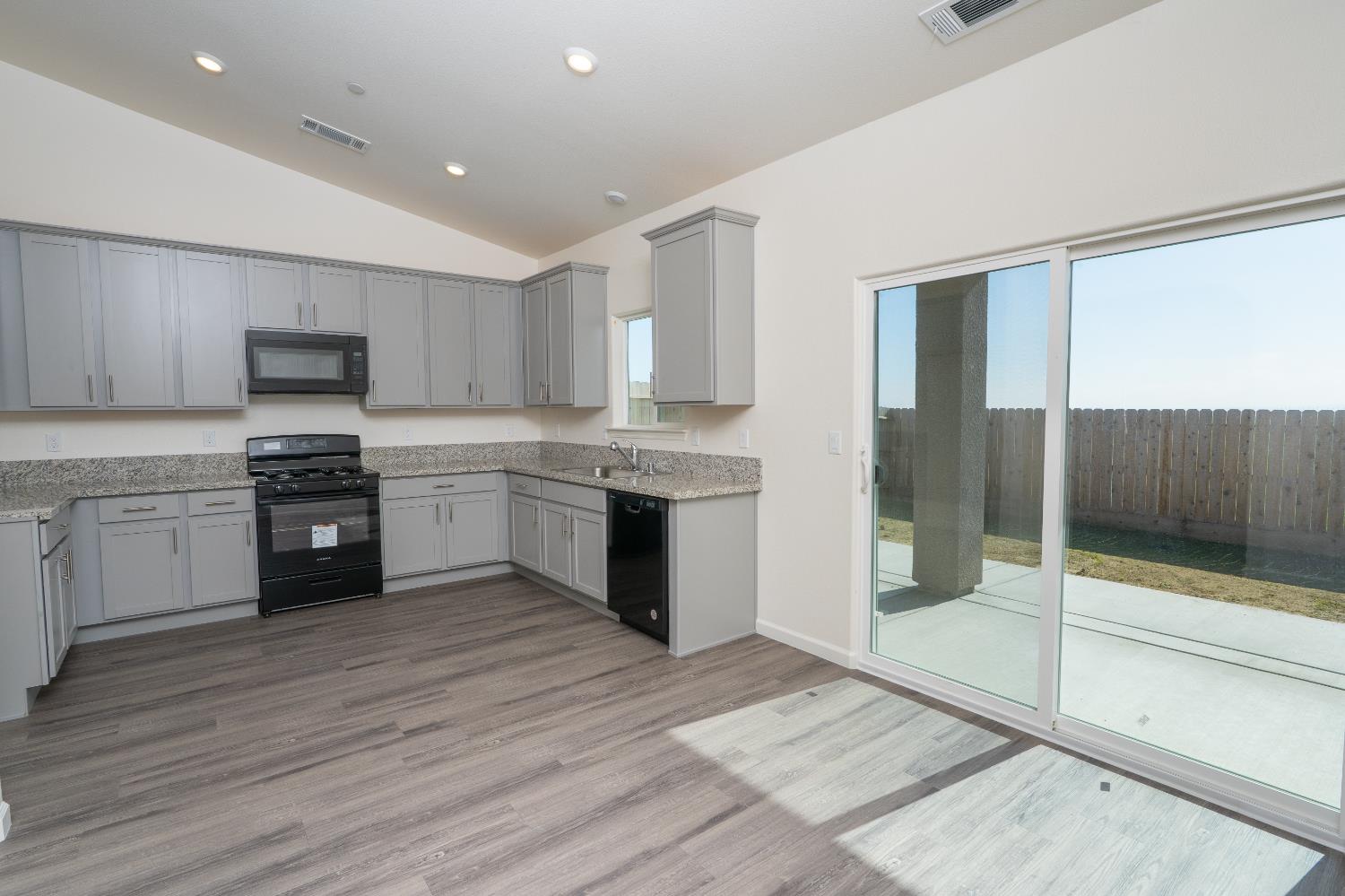 1212 E Orange St, Avenal, CA 93204