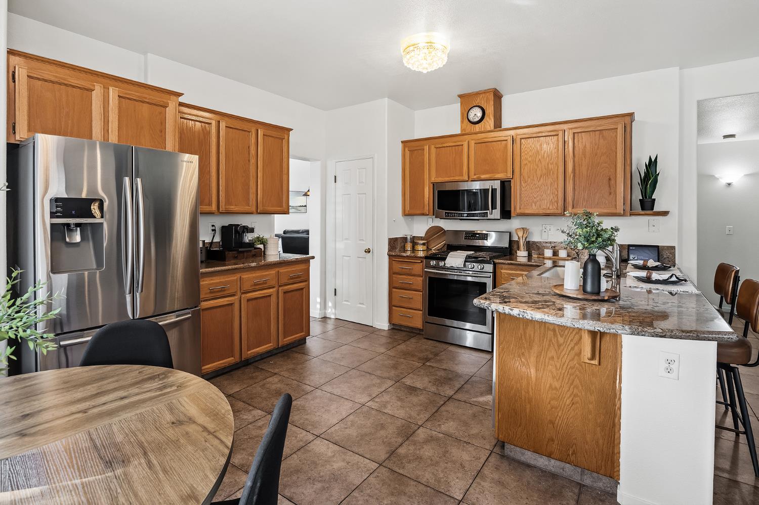 2518 Keats Ave, Clovis, CA 93611