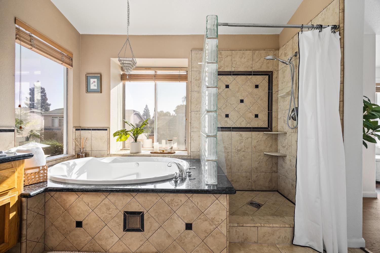 2518 Keats Ave, Clovis, CA 93611