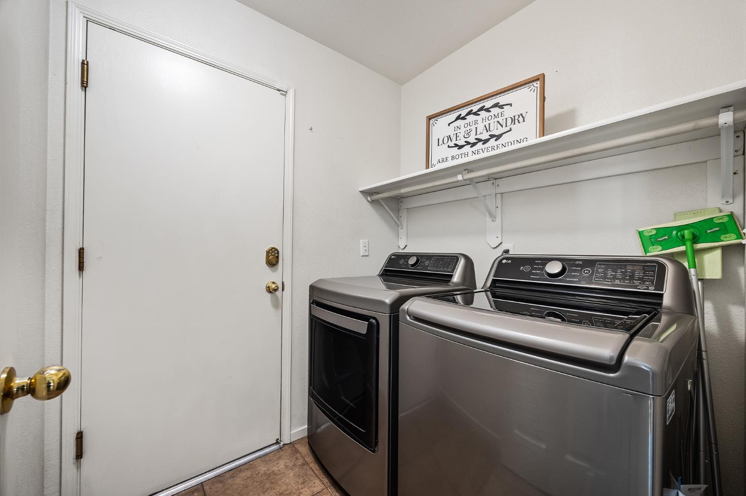 2518 Keats Ave, Clovis, CA 93611