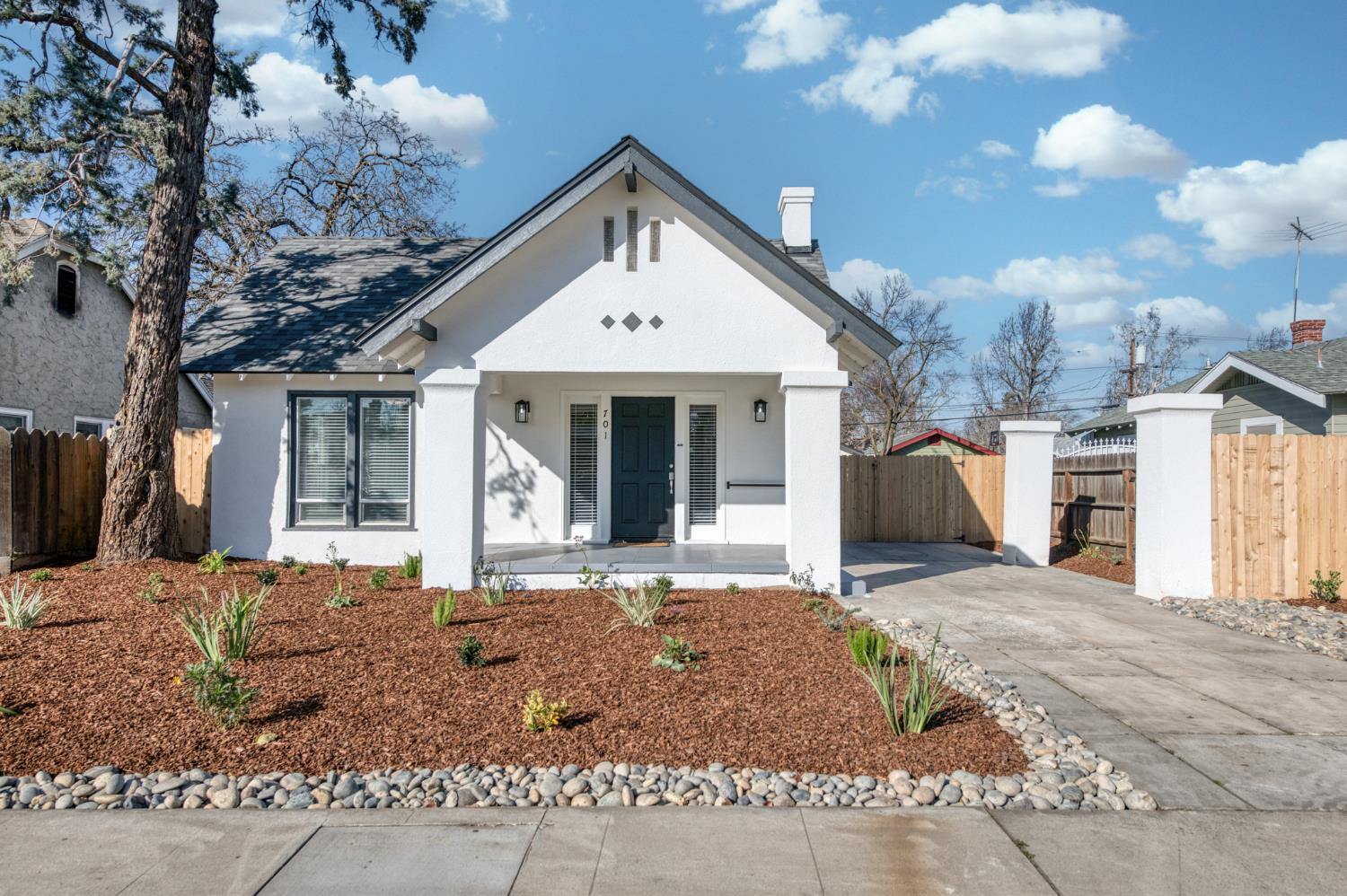 701 E Clinton Ave, Fresno, CA 93704