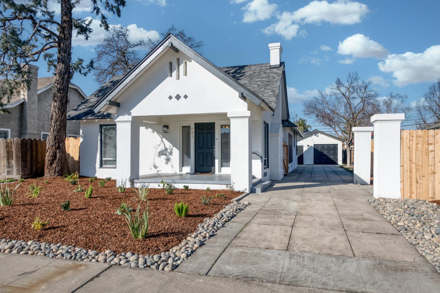 701 E Clinton Ave, Fresno, CA 93704