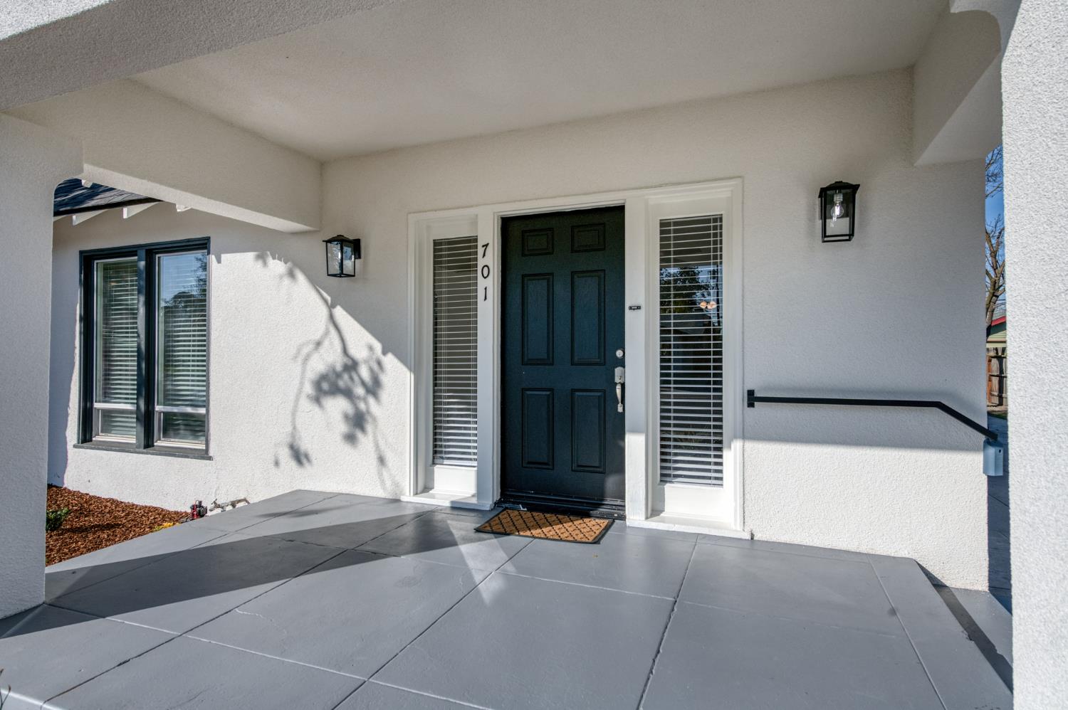 701 E Clinton Ave, Fresno, CA 93704