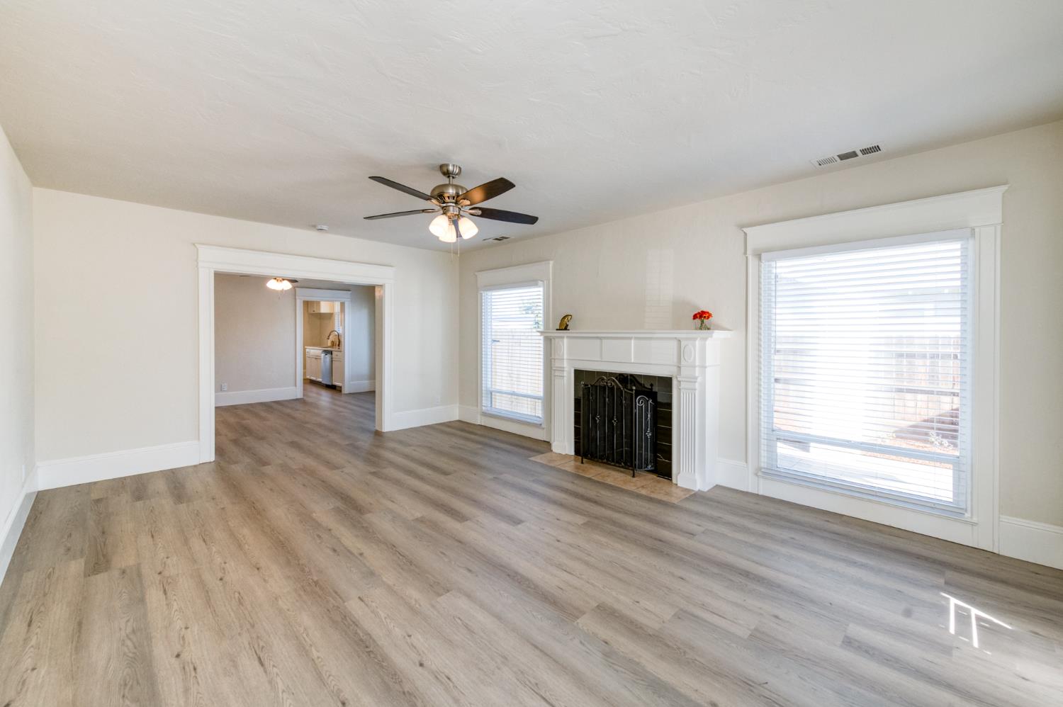 701 E Clinton Ave, Fresno, CA 93704