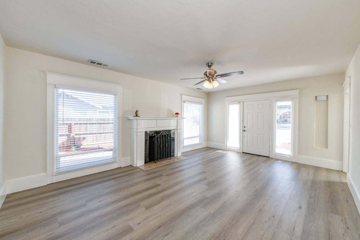 701 E Clinton Ave, Fresno, CA 93704