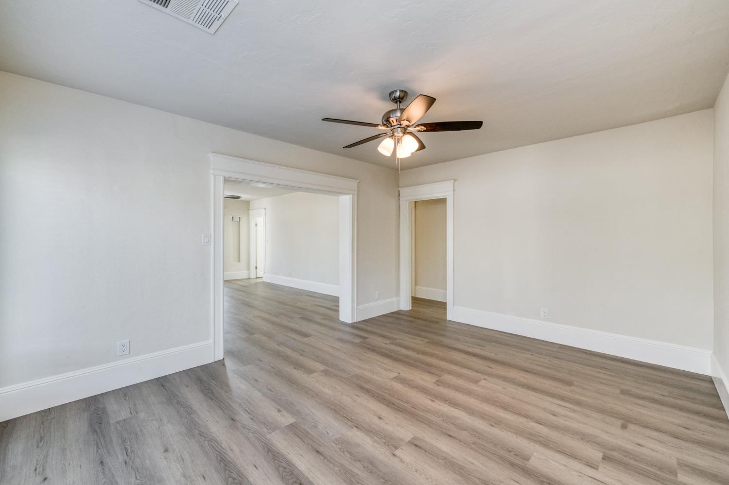 701 E Clinton Ave, Fresno, CA 93704