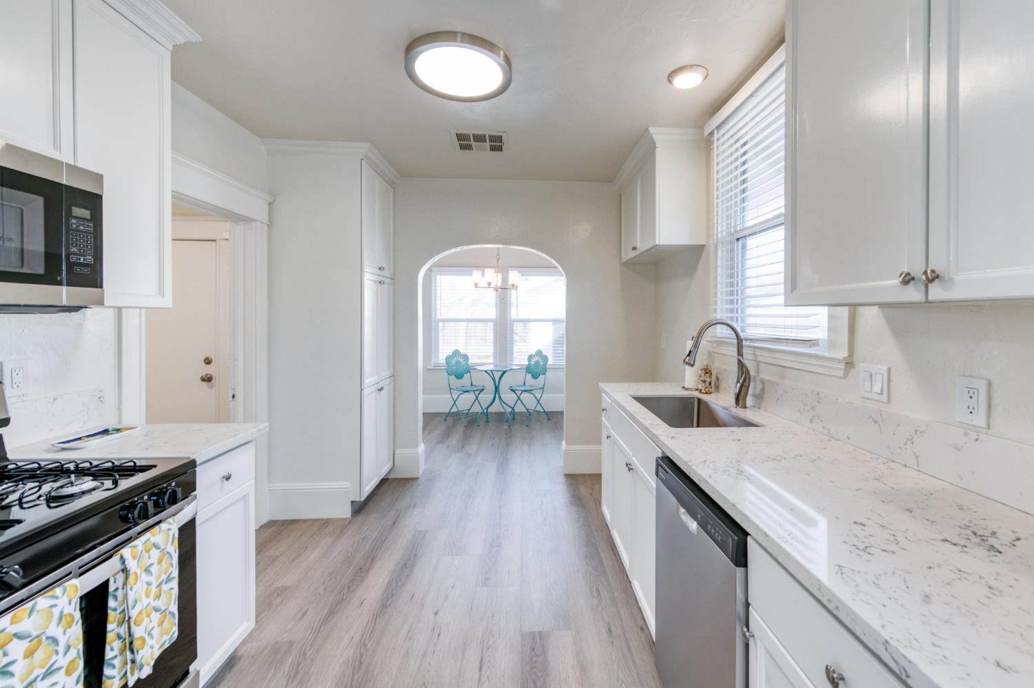 701 E Clinton Ave, Fresno, CA 93704