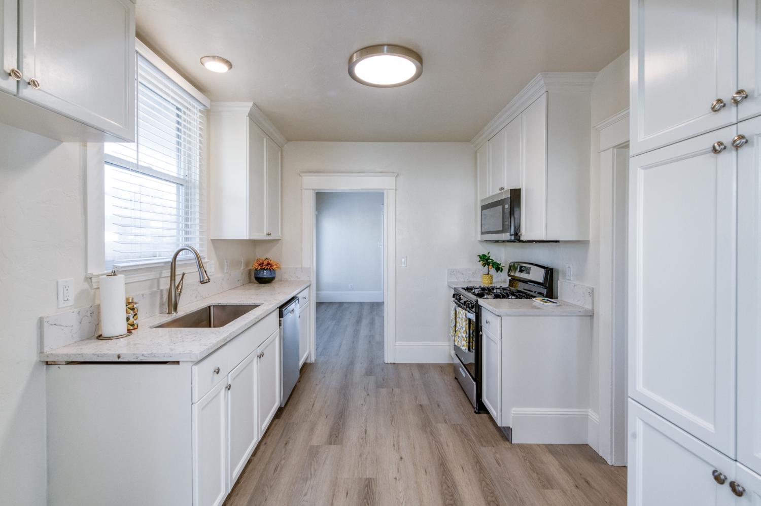 701 E Clinton Ave, Fresno, CA 93704