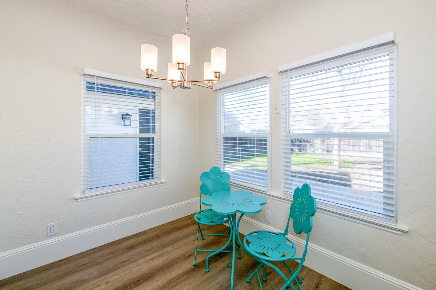 701 E Clinton Ave, Fresno, CA 93704