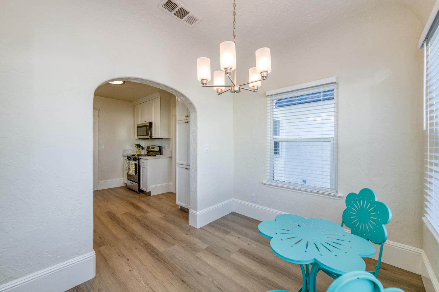 701 E Clinton Ave, Fresno, CA 93704