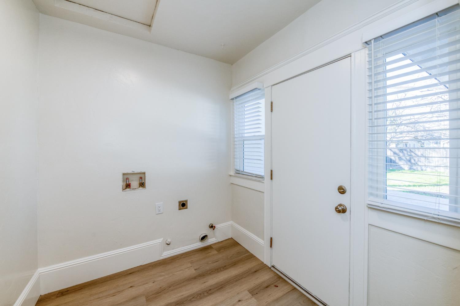 701 E Clinton Ave, Fresno, CA 93704