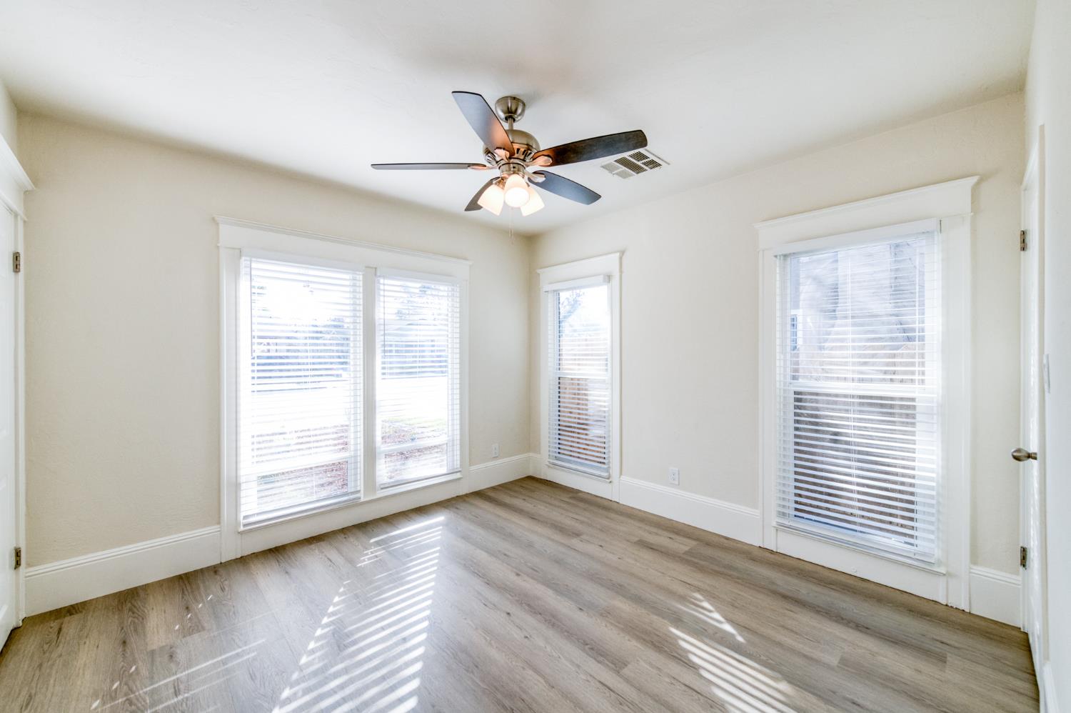 701 E Clinton Ave, Fresno, CA 93704