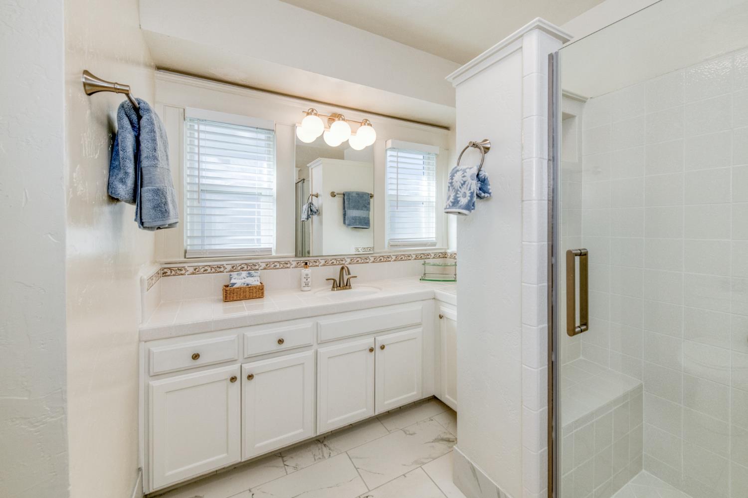 701 E Clinton Ave, Fresno, CA 93704