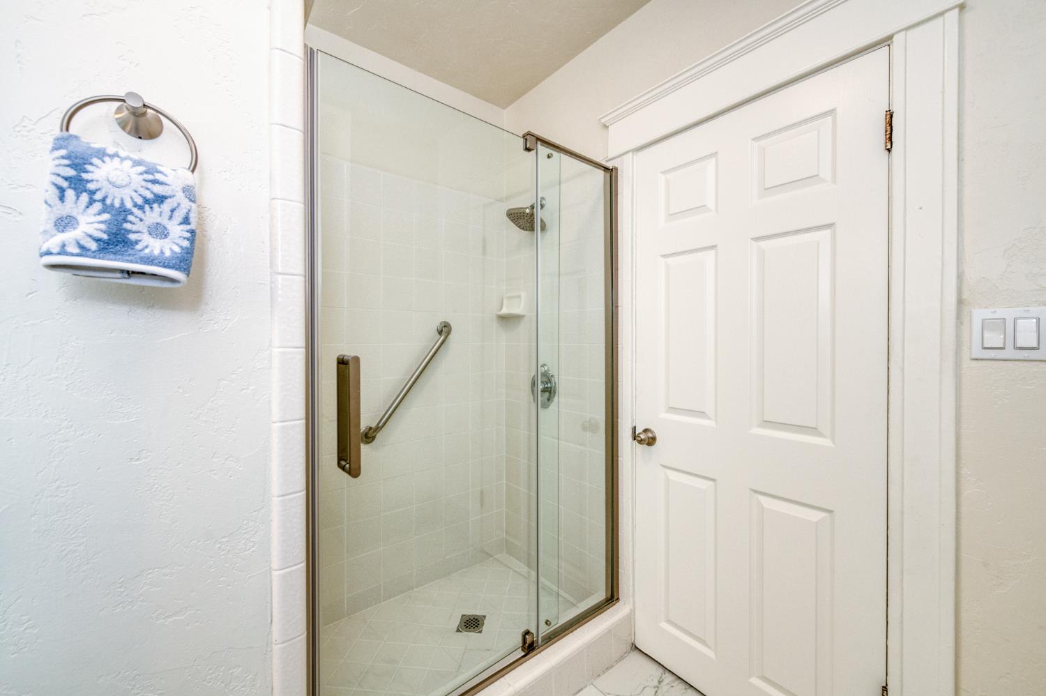 701 E Clinton Ave, Fresno, CA 93704