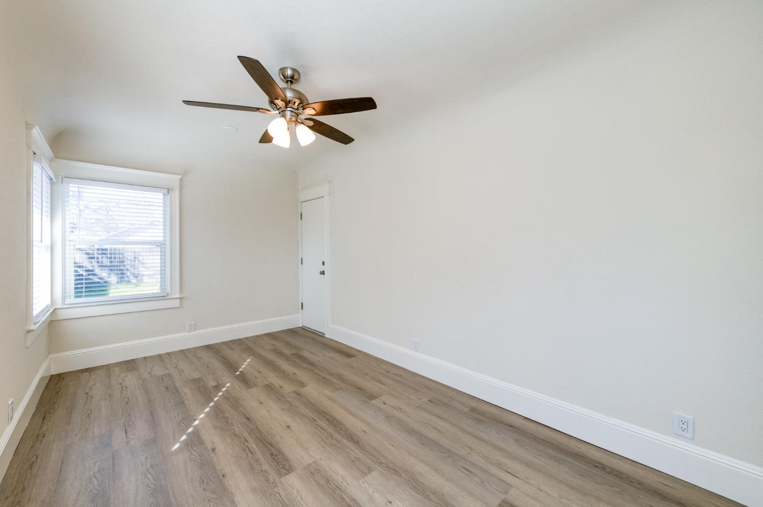 701 E Clinton Ave, Fresno, CA 93704