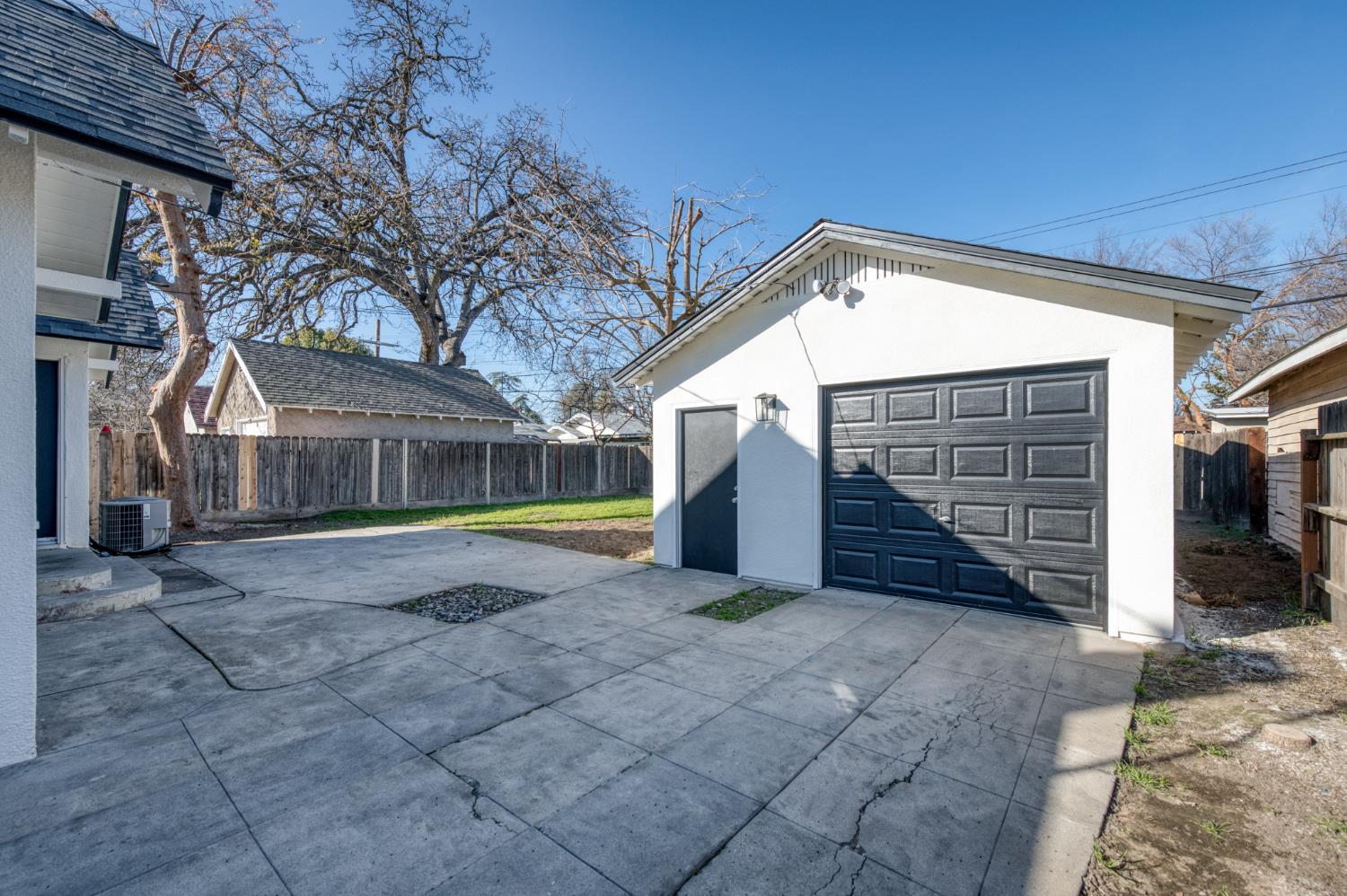 701 E Clinton Ave, Fresno, CA 93704