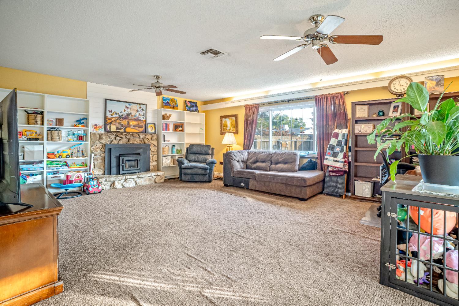 3846 Maywood Dr S, Fresno, CA 93703