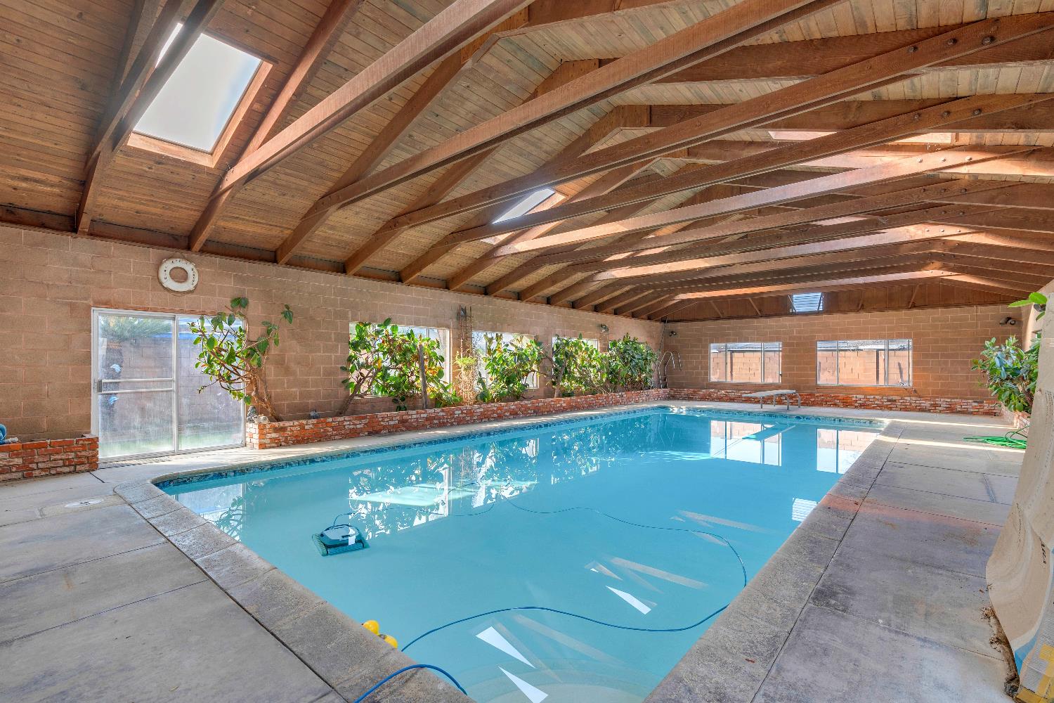 5036 E Sooner Dr, Fresno, CA 93727