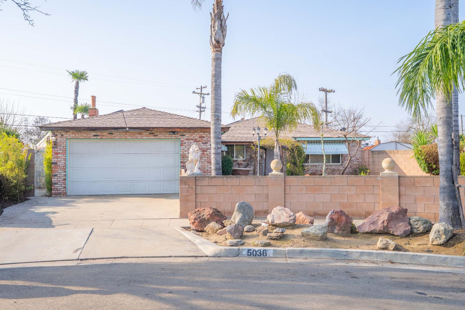 5036 E Sooner Dr, Fresno, CA 93727