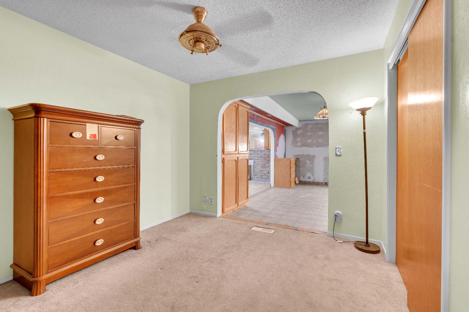 5036 E Sooner Dr, Fresno, CA 93727