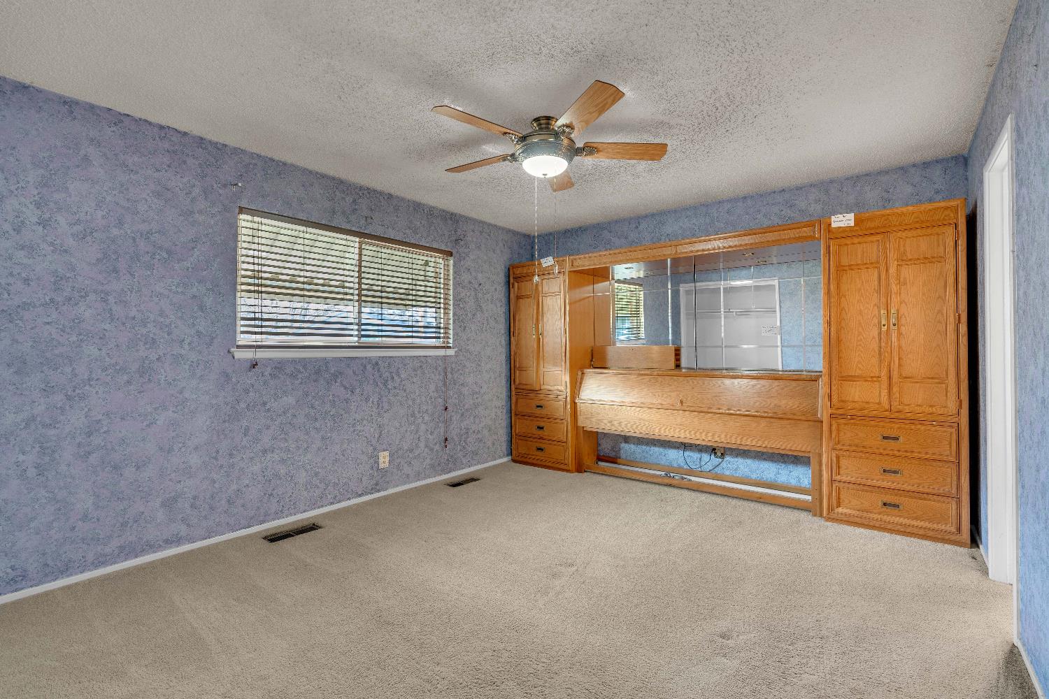 5036 E Sooner Dr, Fresno, CA 93727