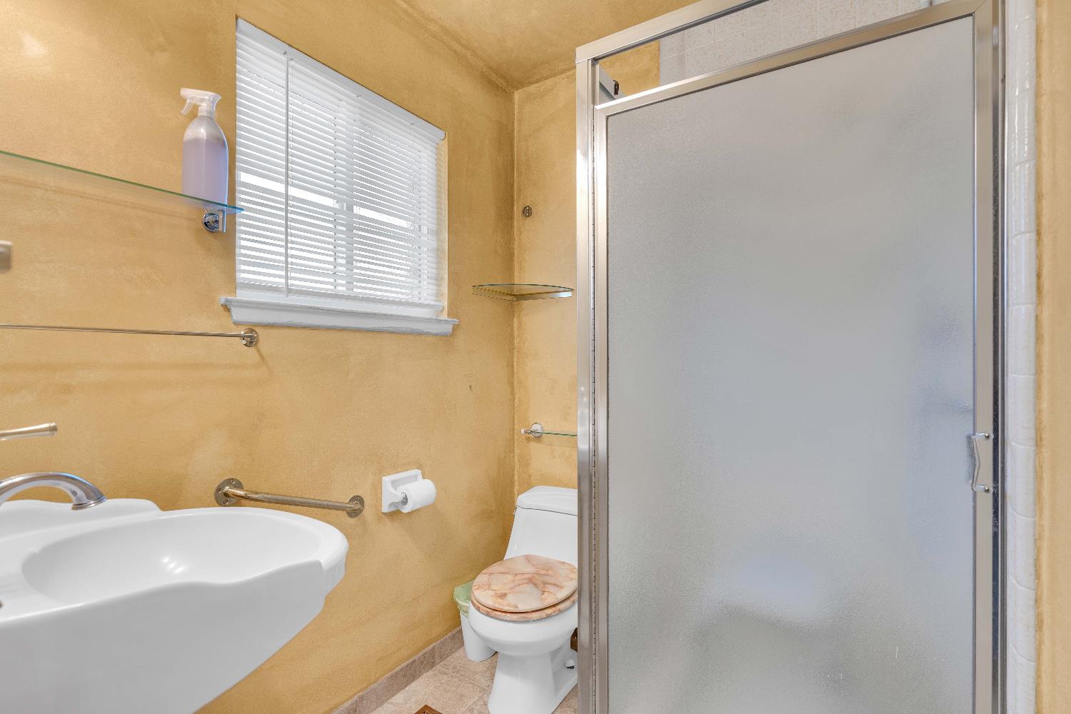 5036 E Sooner Dr, Fresno, CA 93727