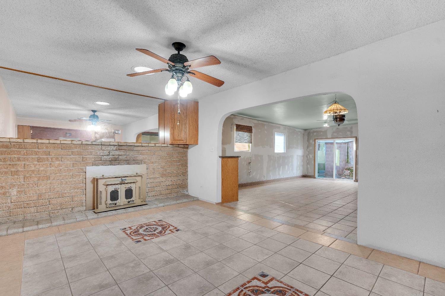 5036 E Sooner Dr, Fresno, CA 93727