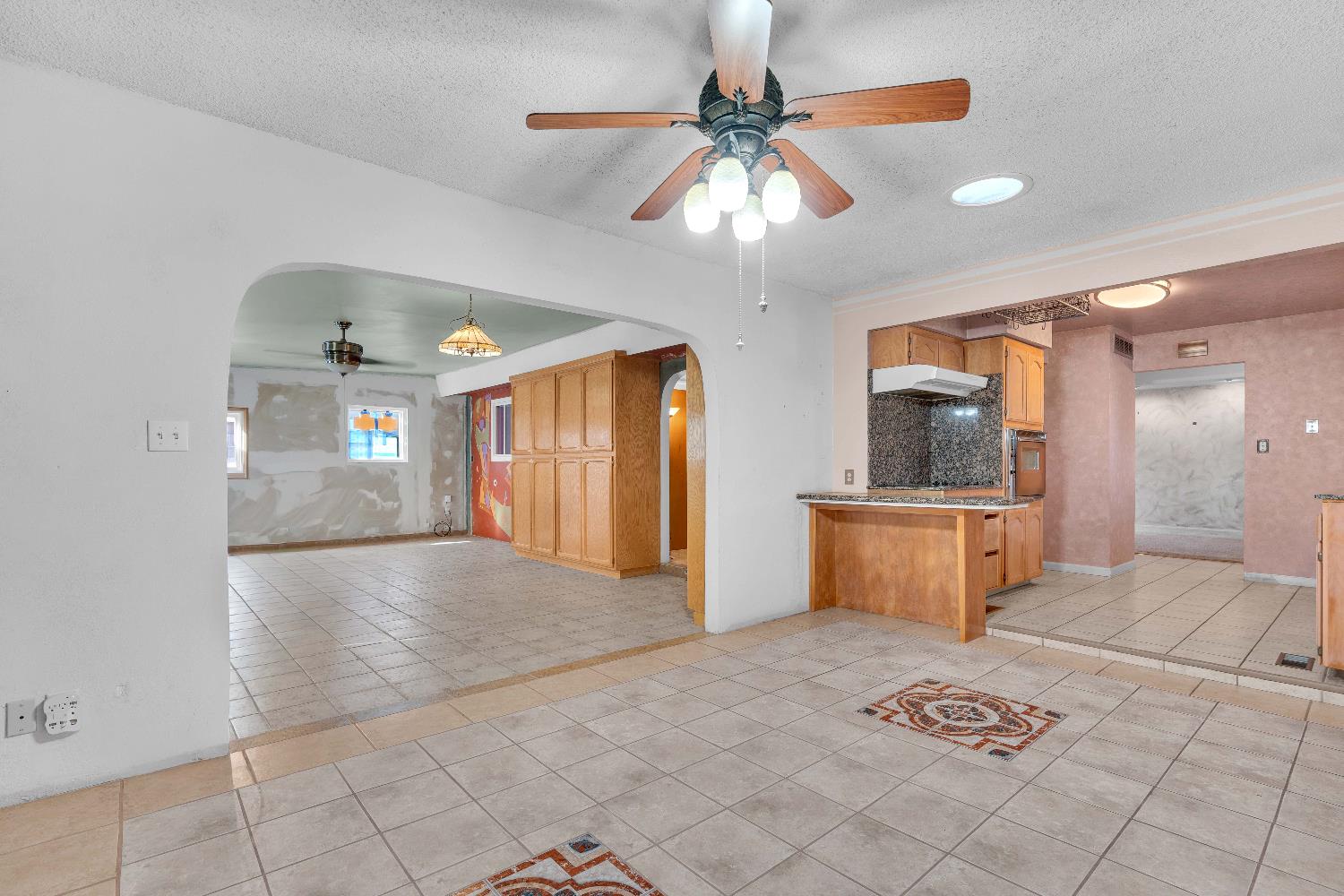 5036 E Sooner Dr, Fresno, CA 93727